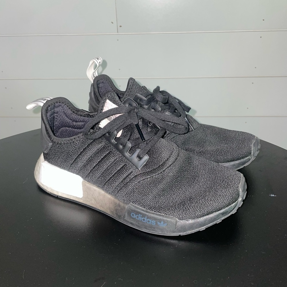 Adidas NMD_R1 Big Kid size 5.5 - fits women’s size 7.5